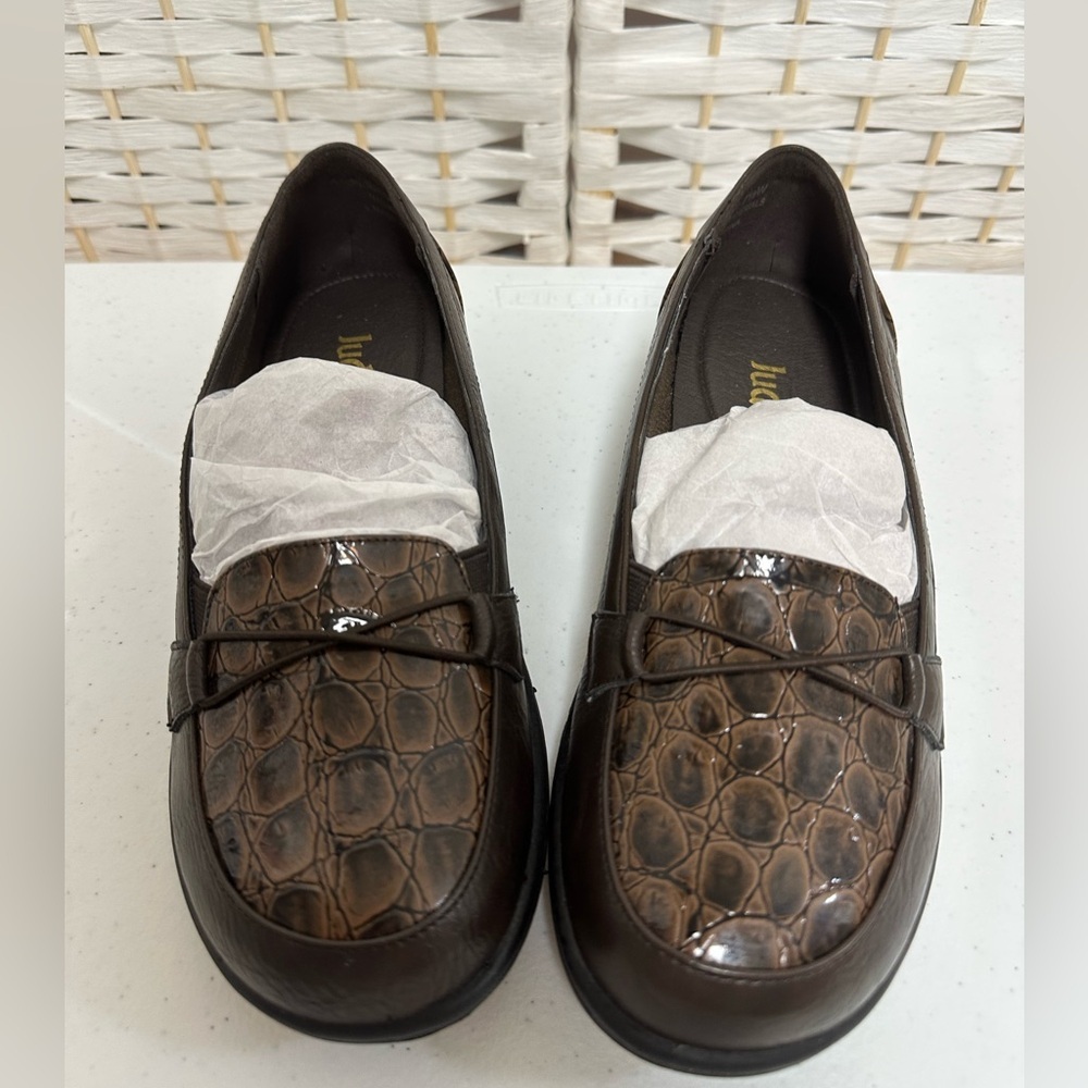 Judith loafers sz 7.5W brown nwot slip‎ on comfort flat